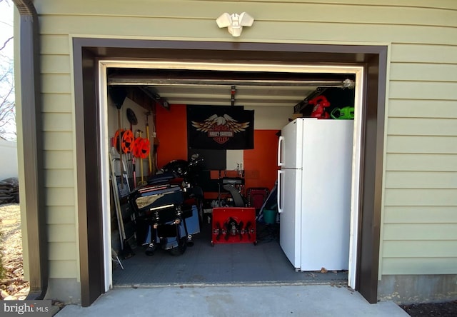 garage with freestanding refrigerator