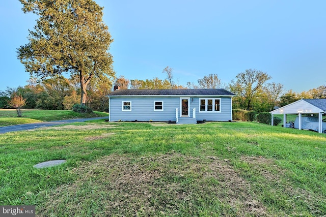 ranch-style house featuring a front yard