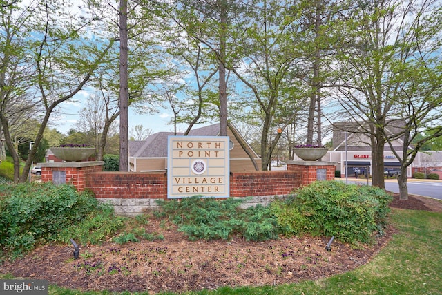 view of community / neighborhood sign