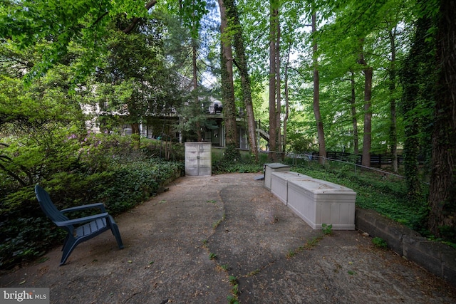 6510 Oakwood Dr, Falls Church, VA 22041 - view of yard with fence