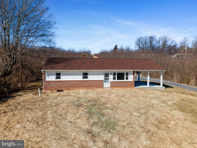 view of front of home with covered porch and a front yard