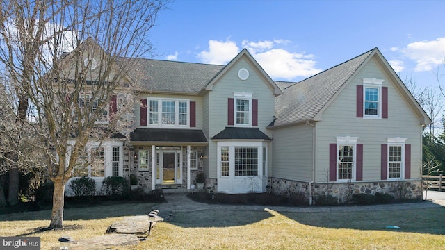 view of front of home featuring a front yard