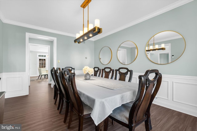 dining room featuring a notable chandelier, dark hardwood / wood-style flooring, and ornamental molding