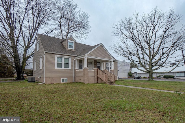 view of front facade with a front yard and cooling unit