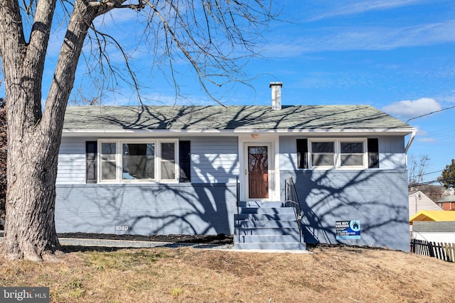 single story home with a front yard