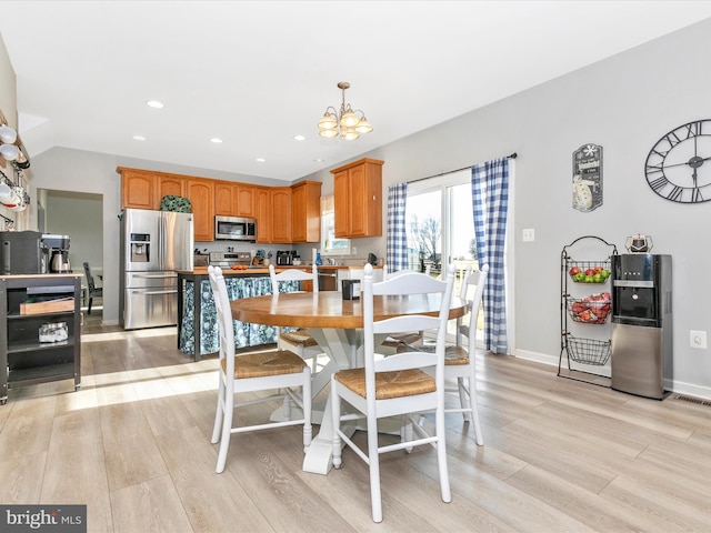 dining room with a chandelier, recessed lighting, visible vents, baseboards, and light wood-type flooring