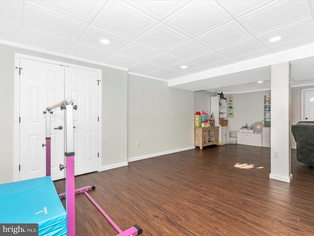 workout area featuring recessed lighting, wood finished floors, and baseboards