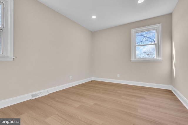 unfurnished room featuring light wood-style flooring, visible vents, baseboards, and recessed lighting