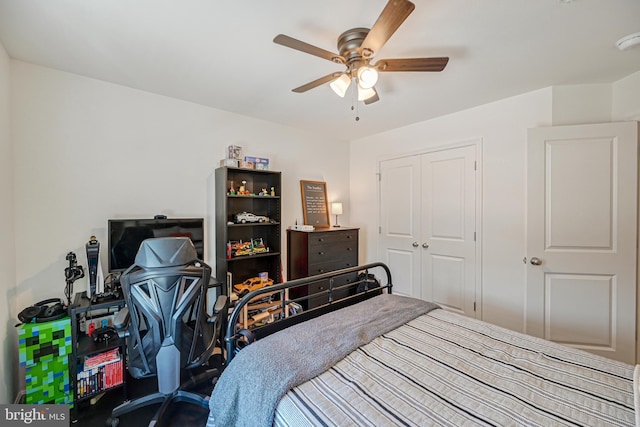 bedroom with ceiling fan and a closet