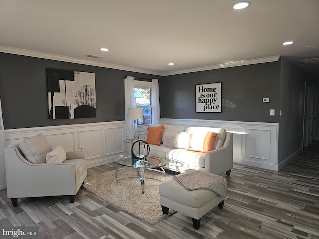 living room with a wainscoted wall, crown molding, recessed lighting, visible vents, and wood finished floors