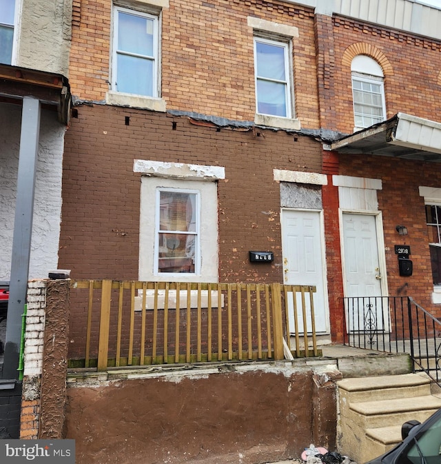 view of front of property featuring brick siding