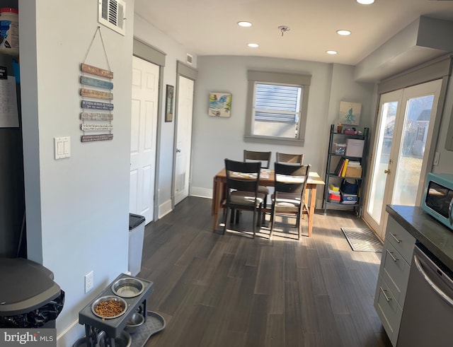 dining area with baseboards, visible vents, dark wood finished floors, and recessed lighting