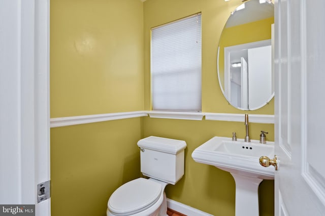 bathroom featuring a sink and toilet