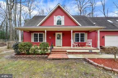 view of front of home featuring a garage and covered porch