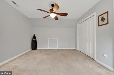 unfurnished room with ceiling fan, visible vents, baseboards, and carpet flooring