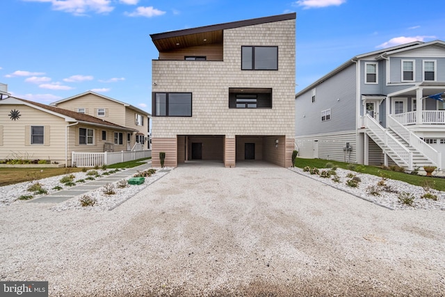 view of front of home featuring dirt driveway and a carport