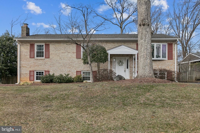 view of front of home featuring a front yard