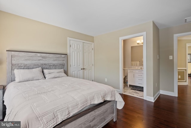 bedroom featuring visible vents, baseboards, dark wood-type flooring, ensuite bathroom, and a closet