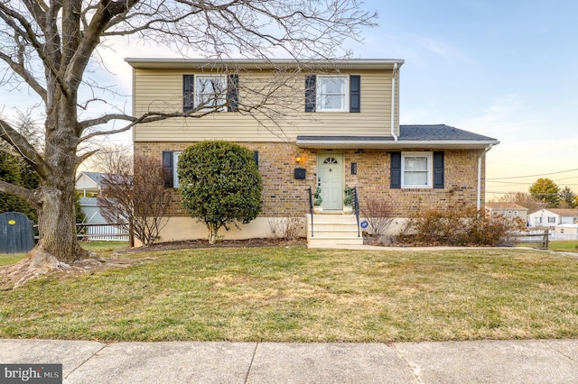 front of property with a front lawn