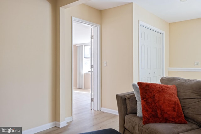 sitting room featuring light wood-style flooring and baseboards