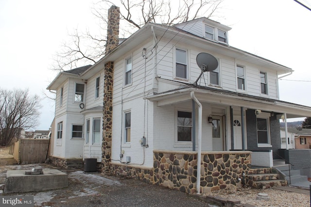 view of front facade featuring a porch