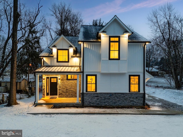 view of front of home with covered porch