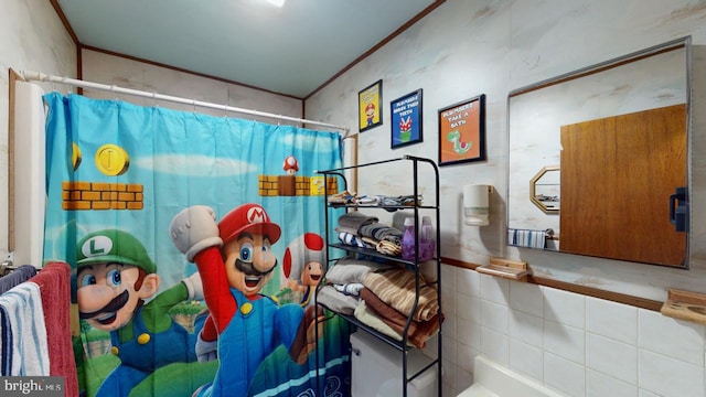 bathroom featuring ornamental molding