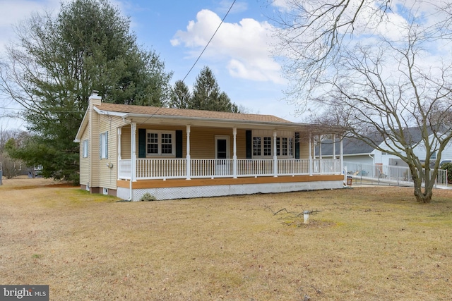 view of front of home featuring a front lawn and a porch