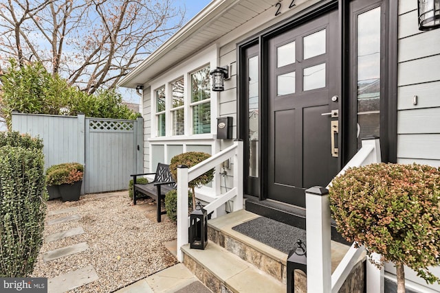 entrance to property with fence