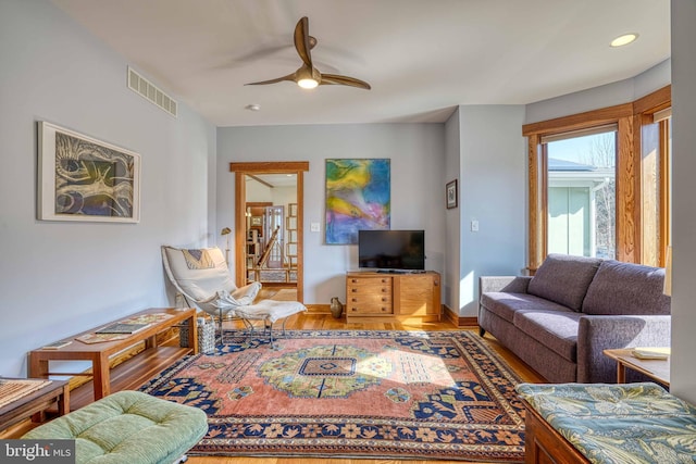 living room with visible vents, wood finished floors, recessed lighting, baseboards, and ceiling fan