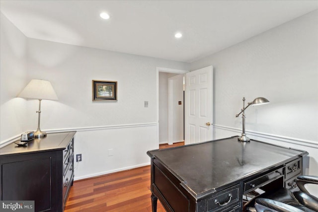 home office with recessed lighting, baseboards, and dark wood-style floors