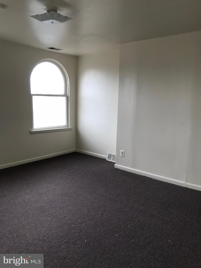 unfurnished room with carpet flooring