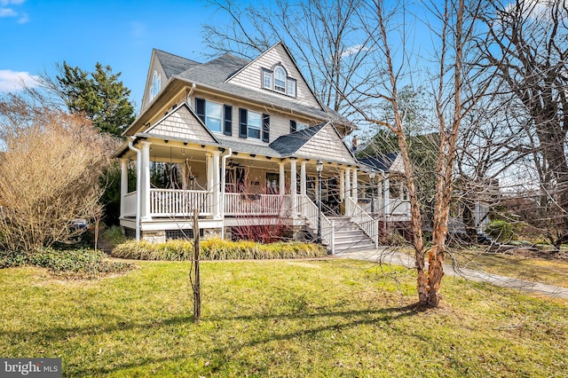 view of front of home featuring a porch, roof with shingles, and a front yard