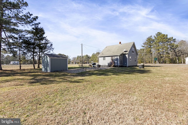 view of yard featuring a shed and an outbuilding