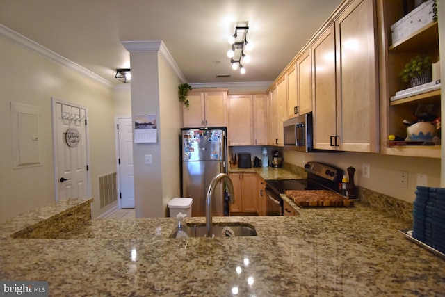 kitchen featuring crown molding, stainless steel appliances, visible vents, a sink, and light stone countertops