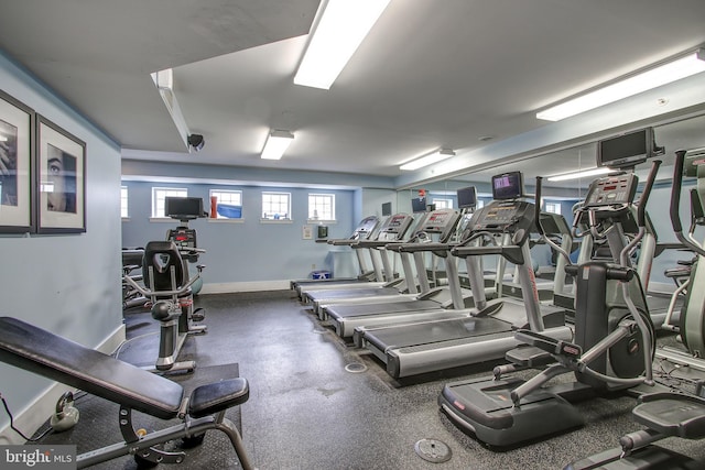 gym featuring plenty of natural light and baseboards