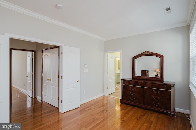 bedroom featuring light wood-type flooring, baseboards, and visible vents