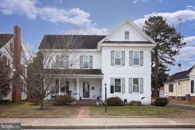 view of front of house with a front yard