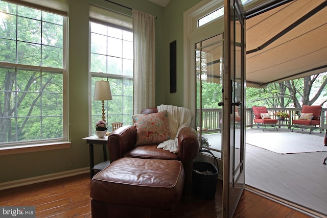 15516 Wigeon Way, Woodbridge, VA 22191 - sitting room featuring hardwood / wood-style floors and baseboards
