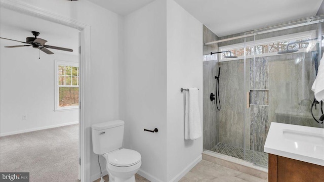 full bathroom featuring baseboards, a ceiling fan, tiled shower, toilet, and vanity