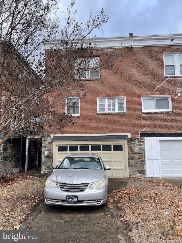 view of front facade with a garage