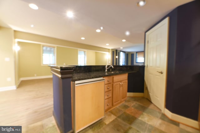 kitchen with sink, dishwasher, and kitchen peninsula