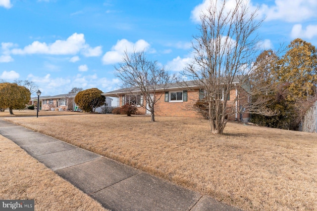 single story home featuring a front yard