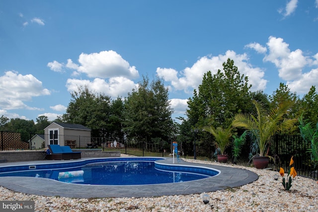 view of swimming pool