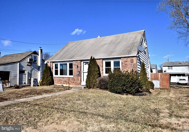 view of front facade with a front yard