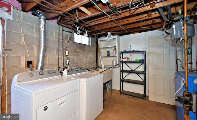 laundry area featuring sink and washing machine and clothes dryer