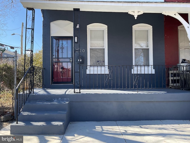 doorway to property featuring covered porch