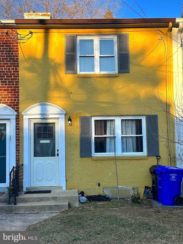 view of front of property featuring brick siding