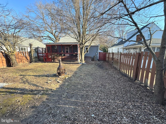 view of front of home featuring gravel driveway and a fenced backyard