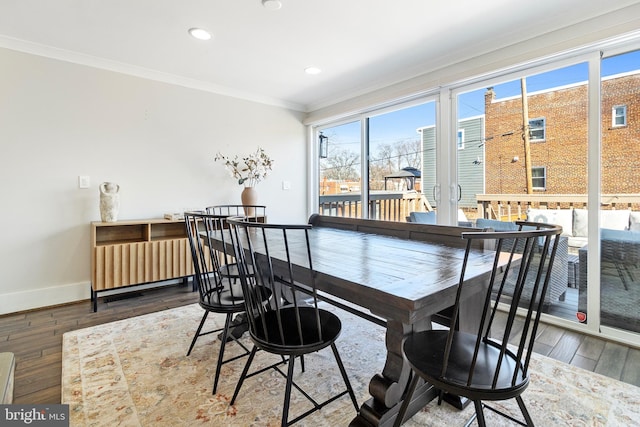 dining space featuring recessed lighting, crown molding, baseboards, and hardwood / wood-style floors